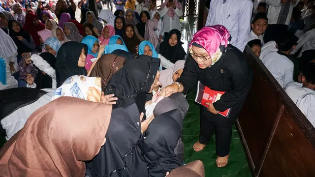 Menlu Retno Kunjungi Pesantren