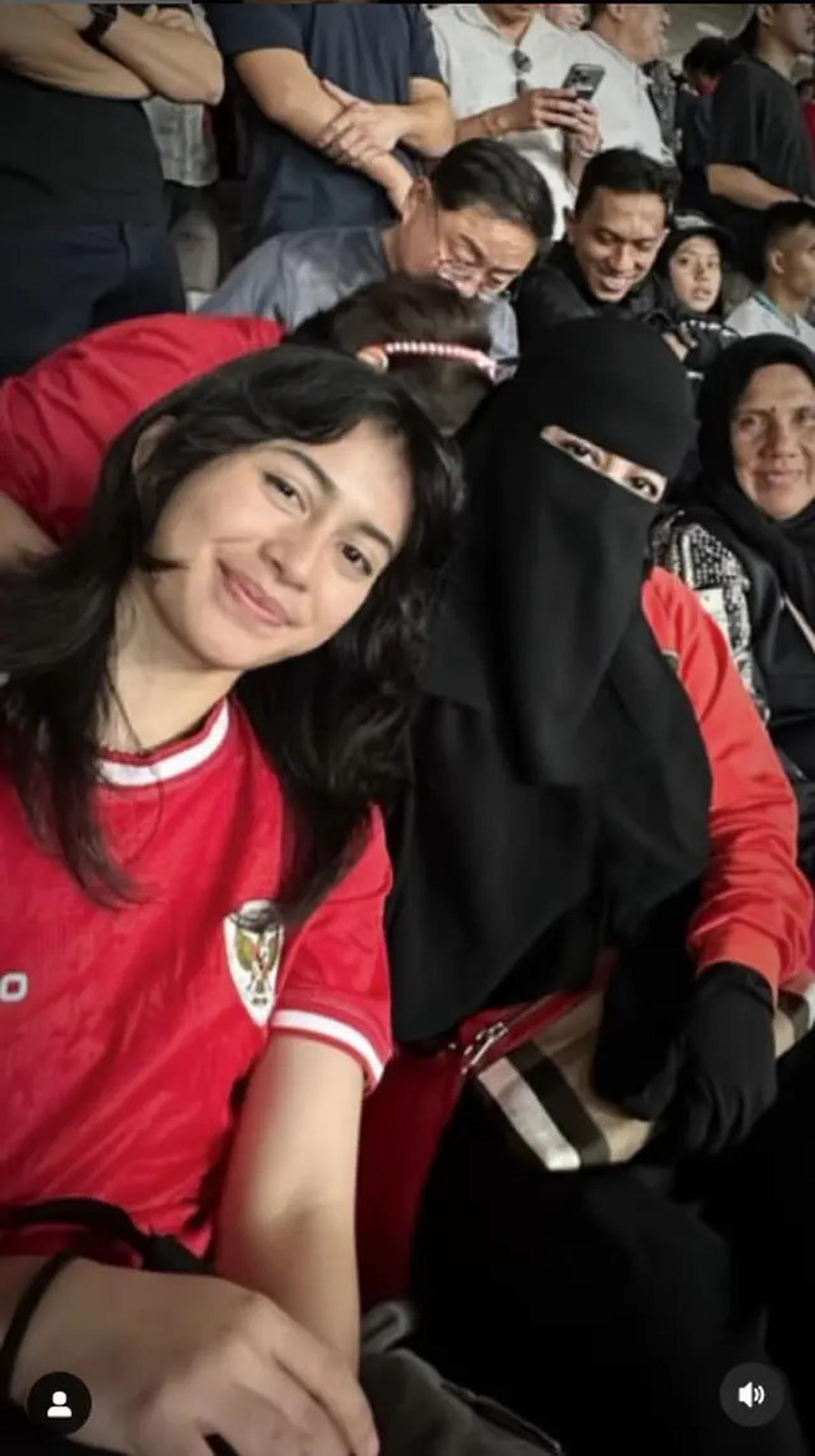6 Potret Kedekatan Umi Pipik dan Sintya Marisca, Sering Saling Berkirim Pesan