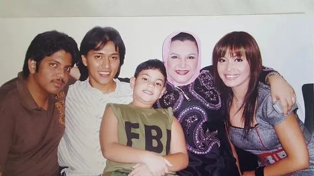 6 Potret Emilia Contessa Bareng Keluarga Penuh Kehangatan, Tinggalkan Kenangan Manis