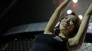 Pesona kecantikan Ring Girl meramaikan suasana pertarungan One Championship. (Bola.com/Peksi Cahyo)