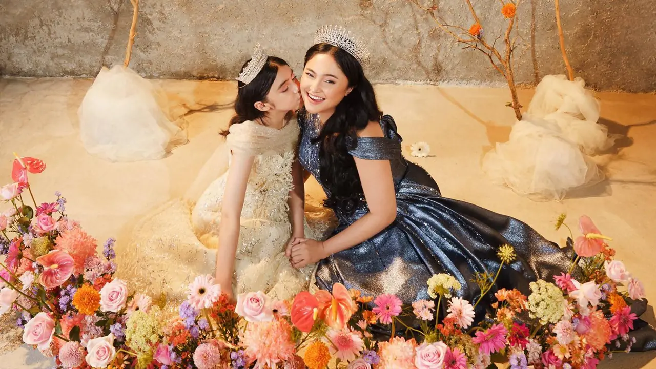 Rayakan Hari Ibu, Ini Pemotretan Marshanda dan Siena yang Tampil Bak Princess