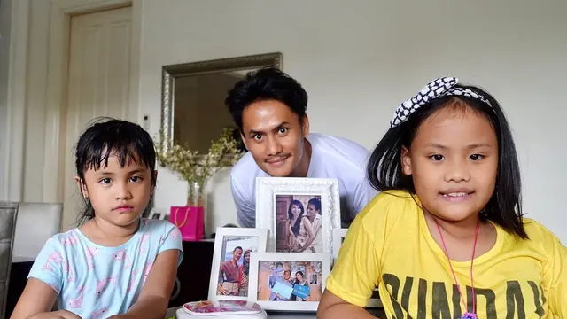 6 Potret Choky Sitohang saat Berkumis yang Bikin Pangling