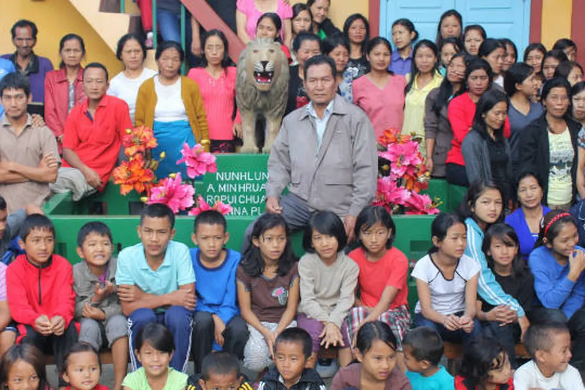 Ziona, keluarga dengan anggota terbanyak di dunia.