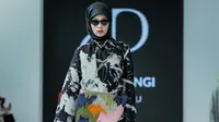 Tren modest fashion dari sembilan desainer lokal pada fashion show&nbsp;Pinterest bertajuk "The Nexus of Modest Wear" di panggung Jakarta Fashion Week (JFW) 2023. (dok. JFW)
