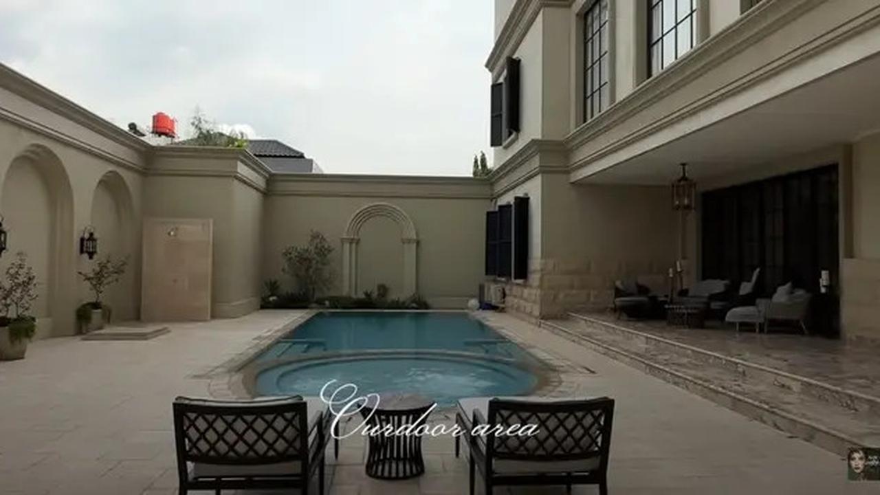 Model Kolam Renang di Rumah Tasya Farasya, Desainnya Serasa Liburan di Resort Mewah