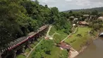 Jembatan di atas Sungai Kwai, bagian paling terkenal dari "Death Railway" di Kanchanaburi, Thailand pada 19 Agustus 2020. Saat Perang Dunia II, Jepang memaksa lebih dari 60.000 tahanan perang sekutu dan hampir 300.000 pekerja Asia Tenggara membangun jalur kereta tersebut. (Xinhua/Thana)