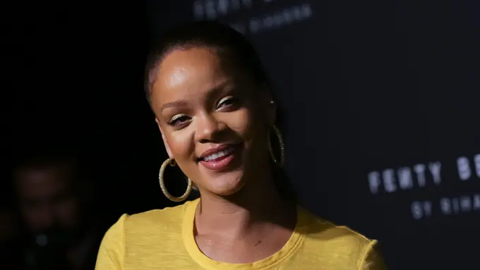 Rihanna Jadi Sorotan di New York