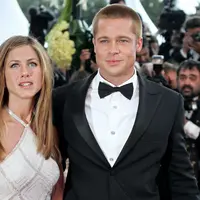 Setelah cerai dengan Angelina Jolie, beberapa nama wanita pun disebut sebagai tempat Brad Pitt melabuhkan perasaannya. Namun sosok Jennifer Aniston yang sering disebut dan kabar terbaru Pitt mengirim pesan untuknya. (AFP/Bintang.com)