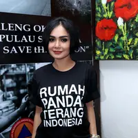 Sebagai single parents, Yuni Shara mencoba memberikan semua yang terbaik untuk anaknya. (Andy Masela/Bintang.com)