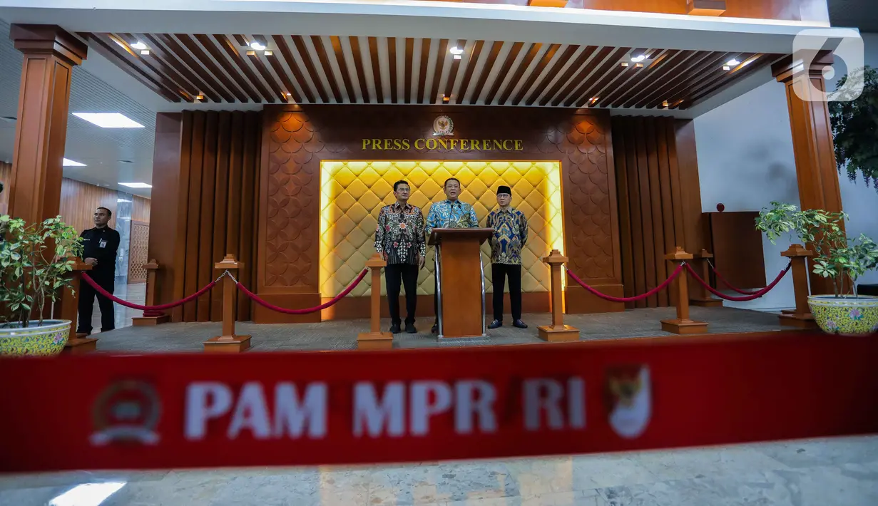Tamu-tamu undangan Sidang Tahunan MPR 2023 di antaranya adalah Presiden dan Wakil Presiden, Mantan Presiden dan Mantan Wakil Presiden, Mantan Ketua MPR/DPR/DPD, Pimpinan Lembaga Negara, Seluruh Anggota MPR yang terpilih dari DPR dan DPD, dan Menteri Kabinet Indonesia Maju serta pejabat setingkat menteri. (Liputan6.com/Faizal Fanani)