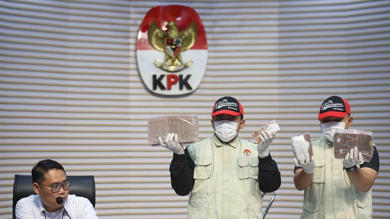 FOTO: KPK Sita Rp 2,6 Miliar dalam OTT Bupati Pati Sudewo