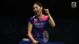 Tunggal Putri Korea Selatan, Sung Ji Hyun bersorak saat melawan Beiwen Zhang (Amerika Serikat) di Semifinal Indonesia Open 2017 di Jakarta, Sabtu (17/6). Sung Ji Hyun menang 21-10. 8-21, 21-10. (Liputan6.com/Helmi Fithriansyah)