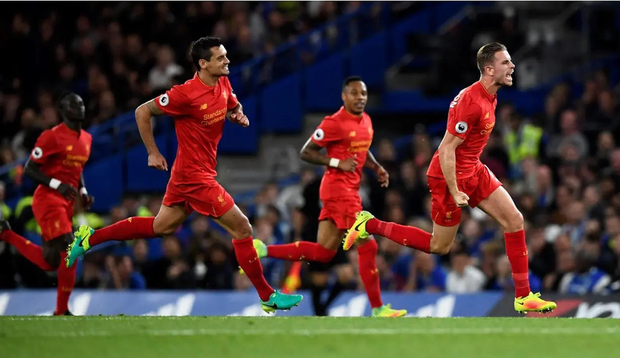 Liverpool berhasil mengalahkan Chelsea dengan skor 2-1 pada laga pekan kelima Premier League di Stamford Bridge, London, Sabtu (17/9/2016) dini hari WIB. Jordan Henderson (kanan) merayakan gol yang dicetaknya. (Reuters/Dylan Martinez)