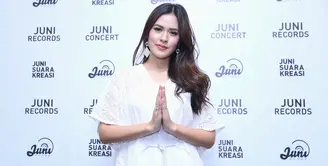 Sejak resmi dipersunting Hamish Daud, Raisa Andriana menjadi jarang ketemu dengan orang tuanya. Hal itu diakui oleh Raisa saat meluncurkan video klip lagu barunya Lagu Untukmu. (Nurwahyunan/Bintang.com)