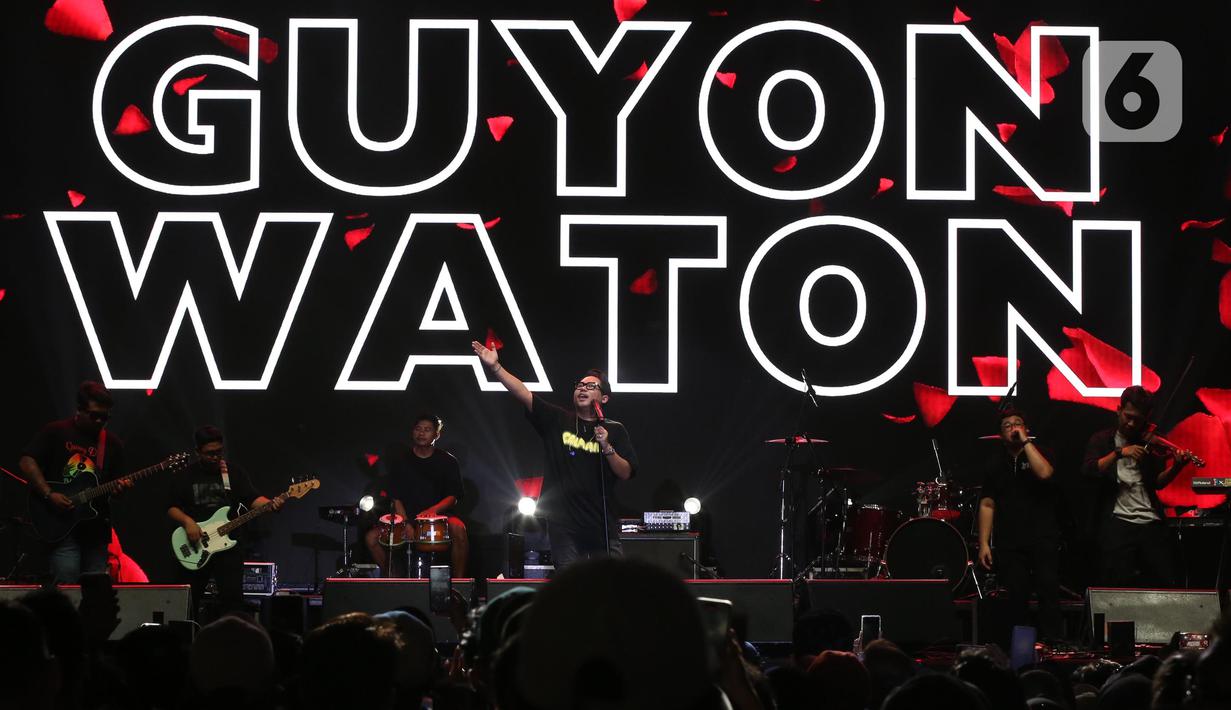 Sejumlah nama seperti Denny Caknan, NDX AKA, Happy Asmara, hingga Guyon Waton tampil memeriahkan festival Pekan Gembira Ria Vol 7. (Liputan6.com/Helmi Fithriansyah)