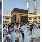 Terlepas dari masalah rumah tangga anaknya, Endang Mulyana bagi Momen bahagia saat menjalanakan ibadah umrah Sumber: Ig @ayah_kejora