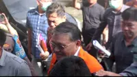 Pendeta Hein Arina, tersangka dalam kasus dugaan korupsi dana hibah Pemprov Sulut kepada Sinode GMIM, resmi ditahan oleh penyidik Polda Sulut pada, Kamis (17/4/2025).