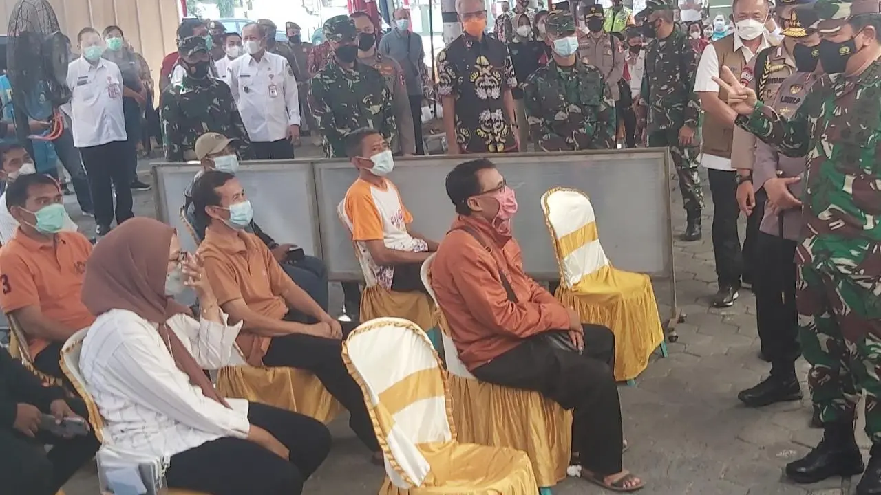 Panglima TNI dan Kapolri saat memantau penanganan Covid-19 di Jateng. (Foto: Liputan6.com/Felek Wahyu)