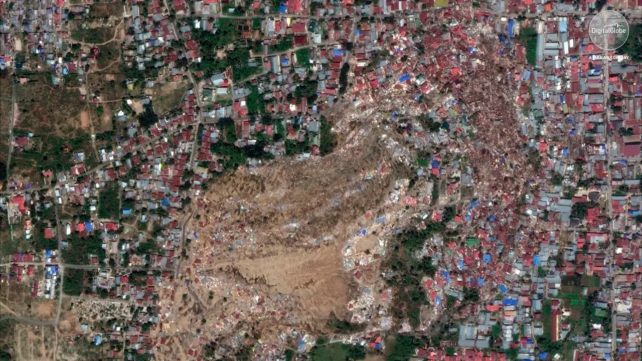 Penampakan kota Palu diambil dari satelit usai tsunami yang melanda (AP)