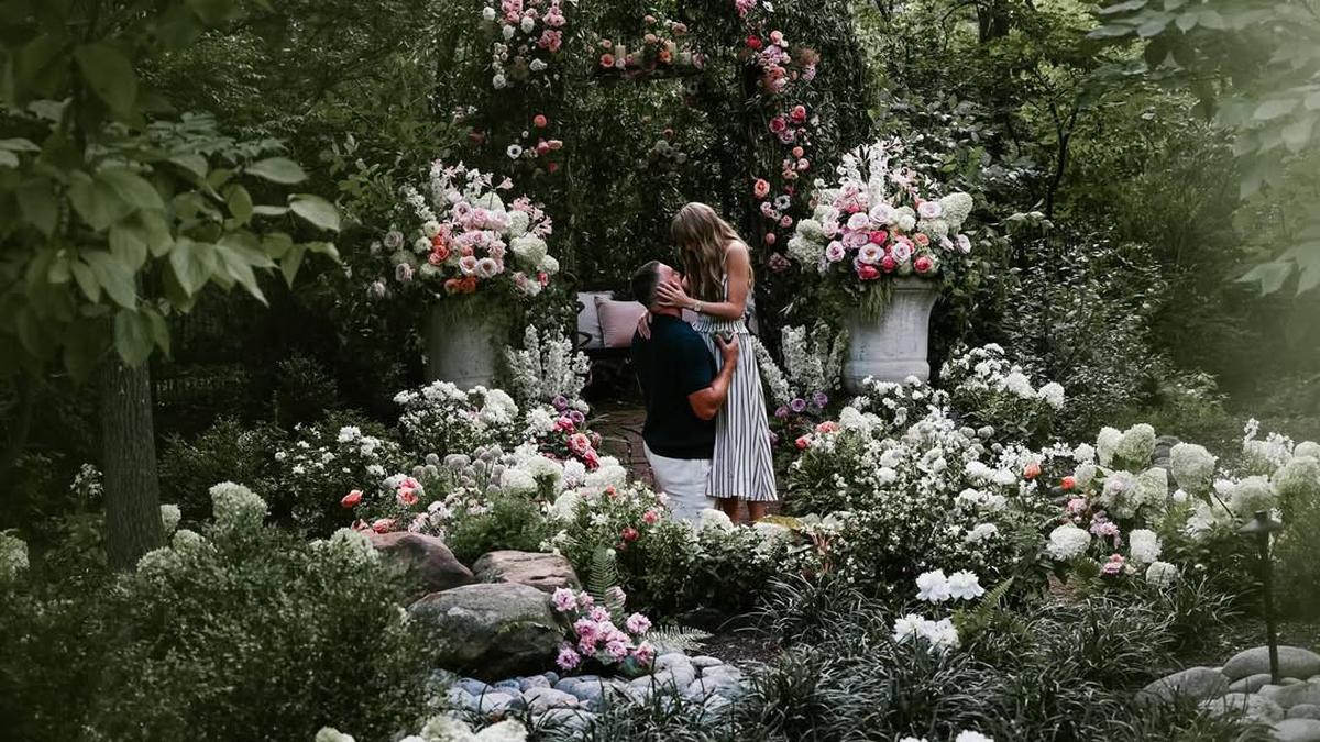 Taylor Swift dan Travis Kelce Tunangan, Harga Dekorasi Bunga bak Negeri Dongeng Tembus Rp619 Juta