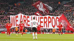 Suasana kemeriahan derby north west antara Liverpool melawan MU pada laga Liga Premier Inggris di Stadion Anfield. Pada musim ini The Reds sudah dua kali kalah dari Setan Merah. (Reuters/Carl Recine)
