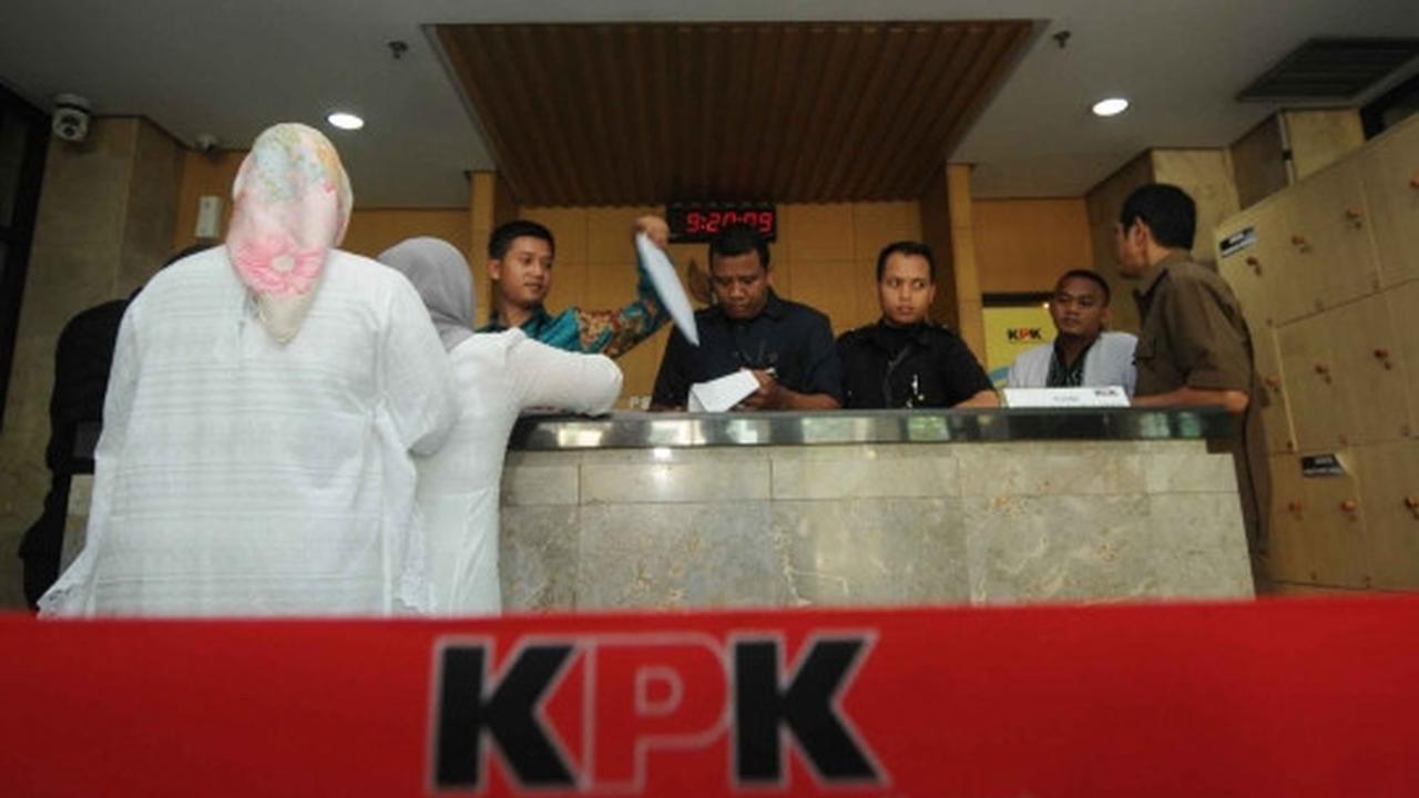 Idul Adha, keluarga tahanan silih berganti datangi Gedung KPK