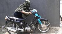 Ilustrasi maling motor | Via: palembang.tribunnews.com