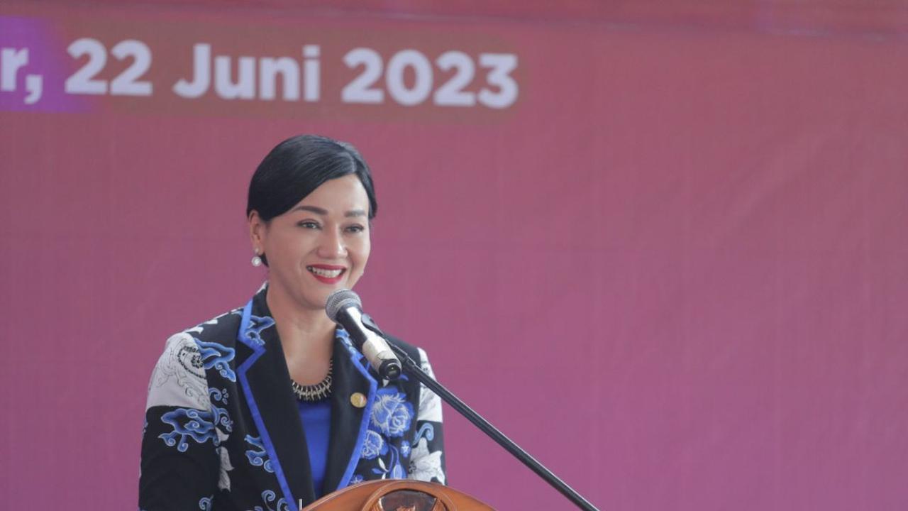 "Ibu-ibu (pelaku UMKM) kenal rentenir enggak? Tahu, tapi enggak usah kenal ya, enggak usah kenalan. Apalagi berteman, enggak usah ya," kata Frederica di Jakarta, dikutip Antara, Selasa (29/8).