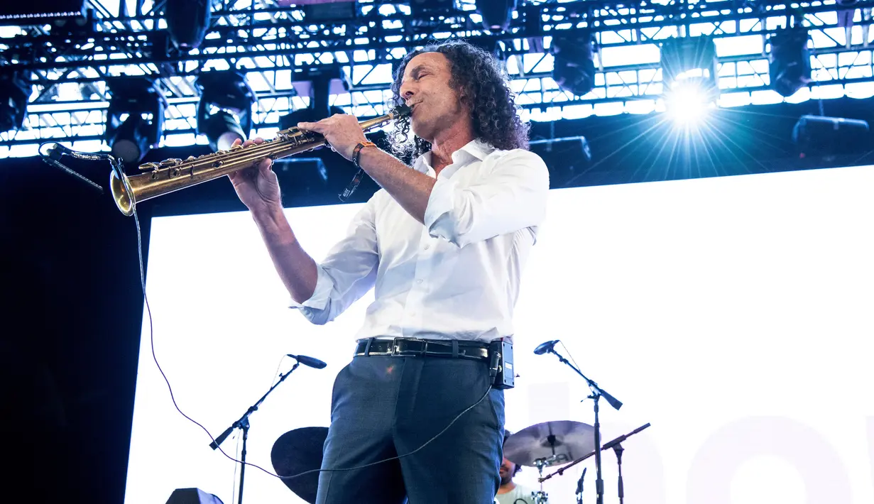 Penampilan Kenny G saat tampil dalam  Coachella Music & Art Festival di Indio, California, Amerika Serikat, 13 April 2019. (Photo by Amy Harris/Invision/AP)