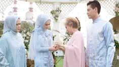 Momen pertunangan Cut Meyriska dan Roger Danuarta pun berlangsung penuh bahagia. (Liputan6.com/IG/@dierabachir)