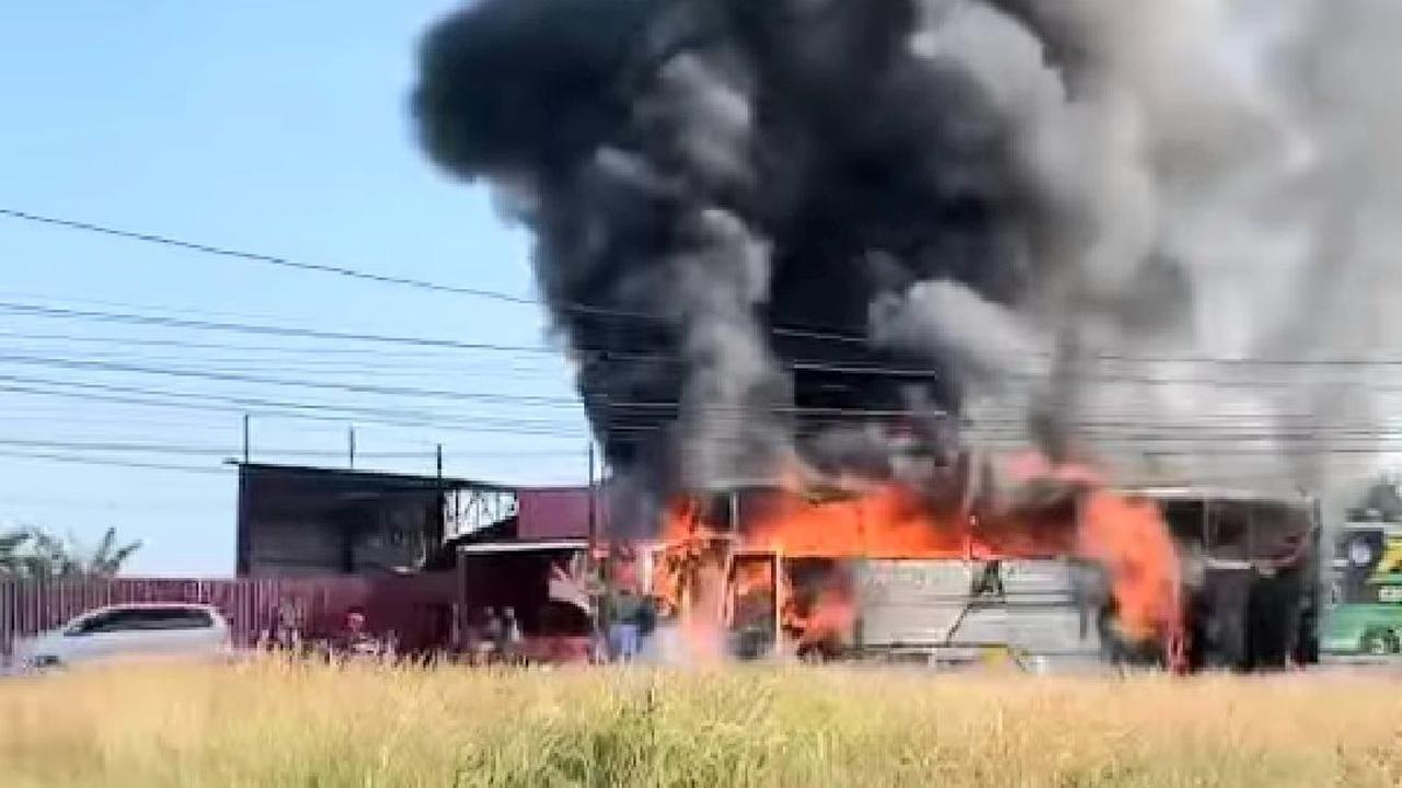 Martoyo menduga kebakaran tersebut dipicu adanya korsleting listrik. Dia bahkan sudah merasakan adanya api beberapa meter sebelum terbakar.