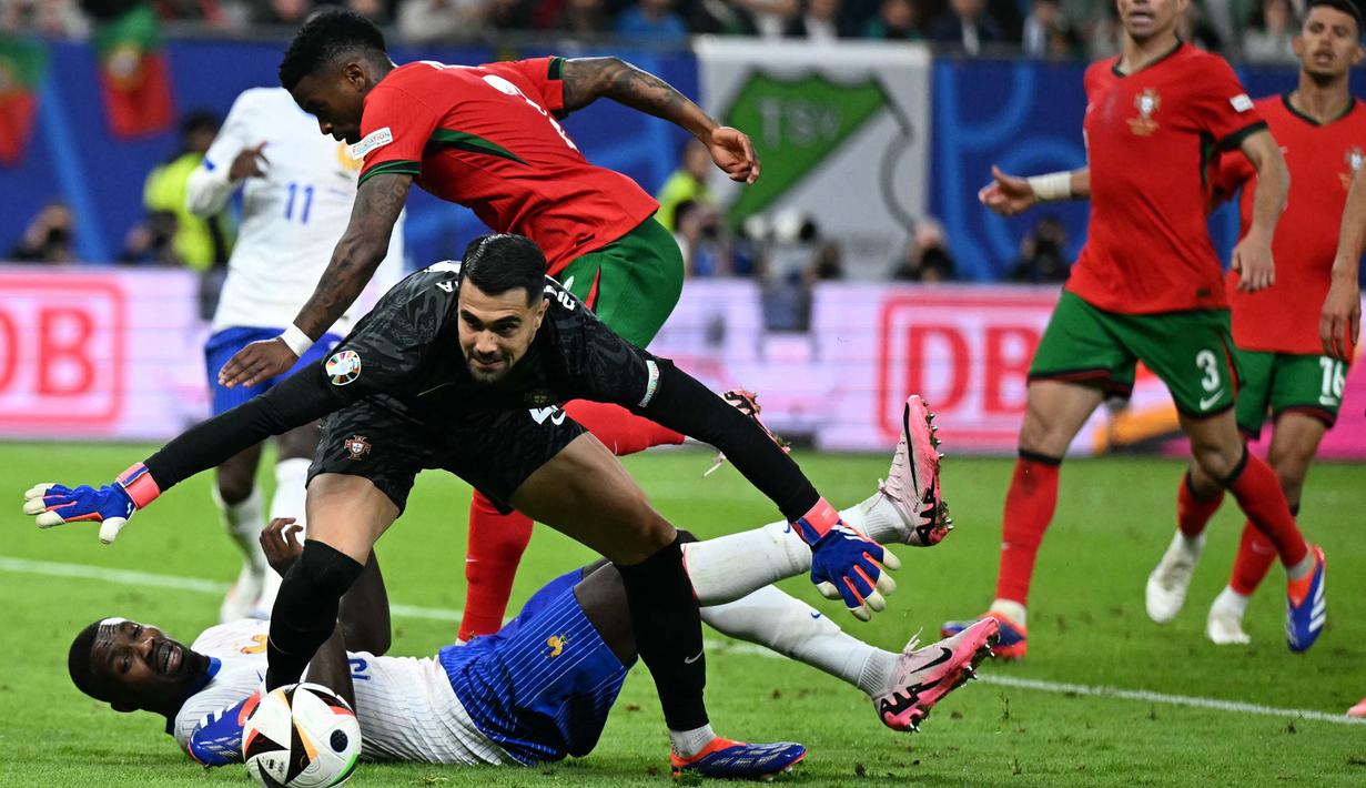 Kedua tim sama-sama gagal mencetak gol pada 90 menit waktu normal pertandingan. (PATRICIA DE MELO MOREIRA/AFP)