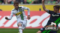 Video replay kala gelandang Gladbach, Thorgan Hazard tak beri ampun kiper Hertha Berlin yang melakukan blunder.