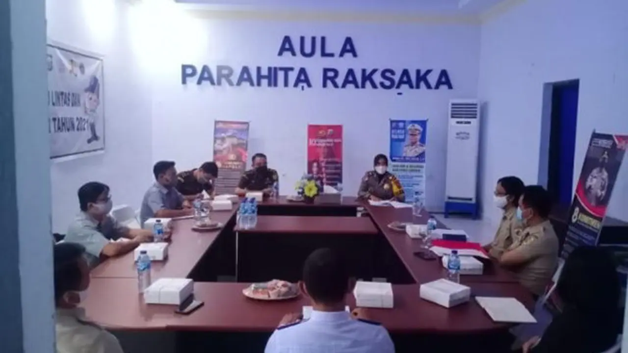 Satuan Lalu Lintas (Satlantas) Polres Kotamobagu menggelar rapat koordinasi perjanjian kerjasama atau MoU dengan instansi terkait, Senin (1/3/2021).