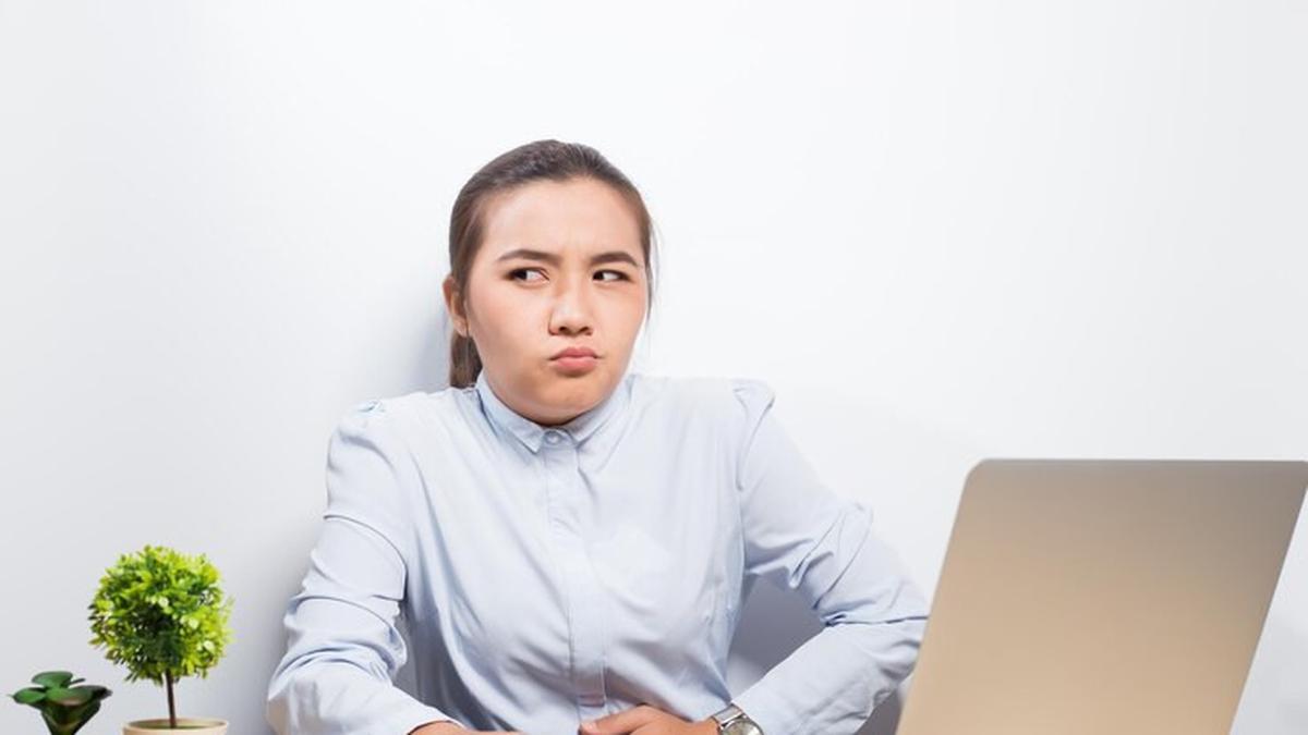 Mager Tapi Mau Langsing? Ini 6 Cara Membakar Kalori Sambi Duduk