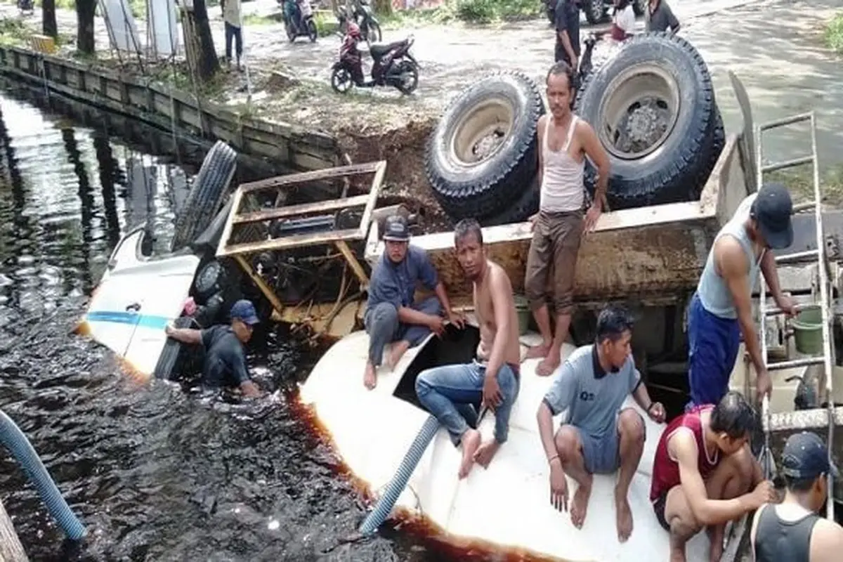 Kecelakaan Truk Molen