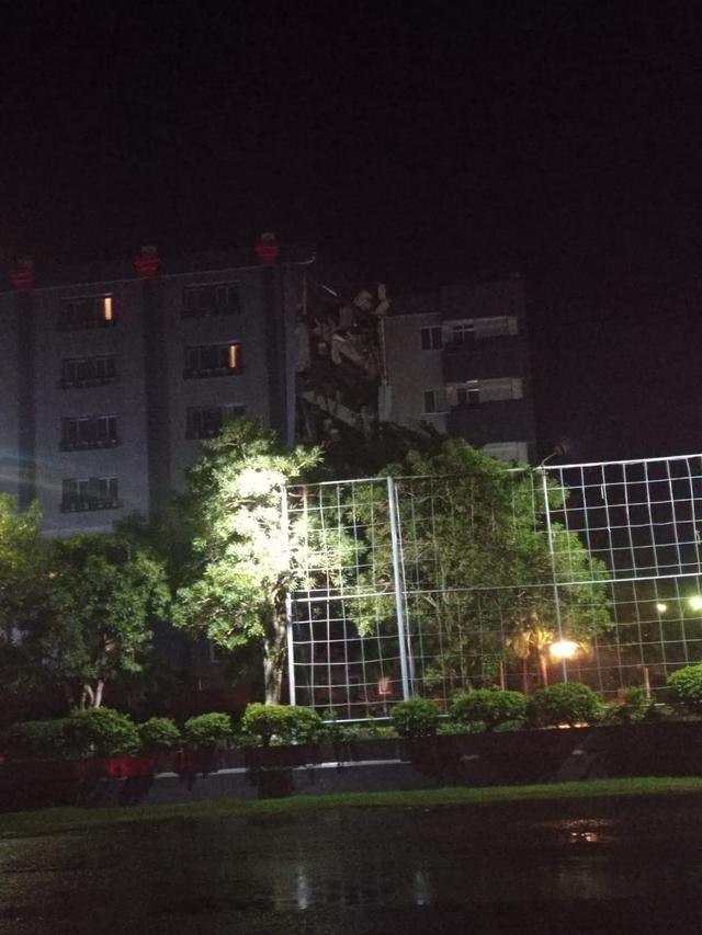 Warga Berlarian Panik Akibat Gempa Majene Sulbar Bmkg Tak Berpotensi Tsunami Regional Liputan6 Com