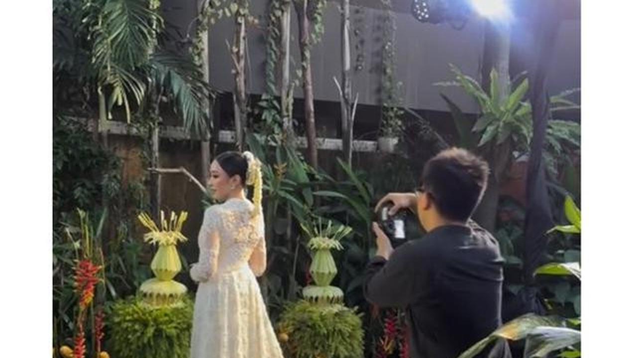 5 Potret Gaun Amanda Zahra di Resepsi Pernikahan, Anggun Bak Putri Jawa