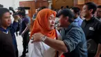 Pihak keluarga dari mantan Walikota Makassar Ilham Arief Sirajuddin menyambut bahagia dan haru keputusan hakim yang mengabulkan gugatan praperadilan, Jakarta,  Selasa (12/05/2015). (Liputan6.com/Andrian M Tunay)