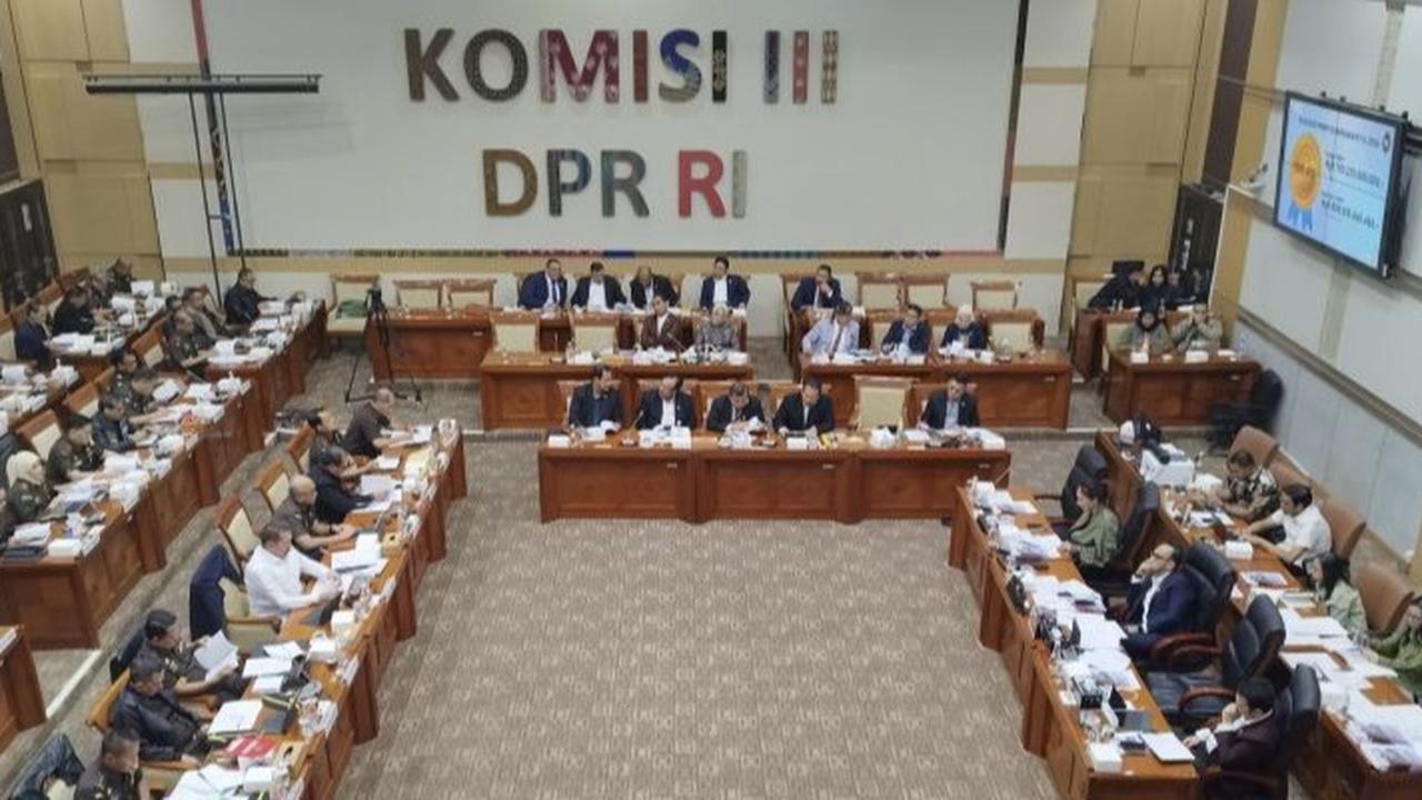 7 Fraksi DPR Tolak Usulan PDIP soal Polri di Bawah TNI atau Kemendagri