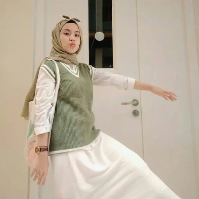 Rompi sweter rajut