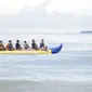 Wahana Banana Boat Pantai Minanga Gorontalo Utara (Arfandi Ibrahim/Liputan6.com)