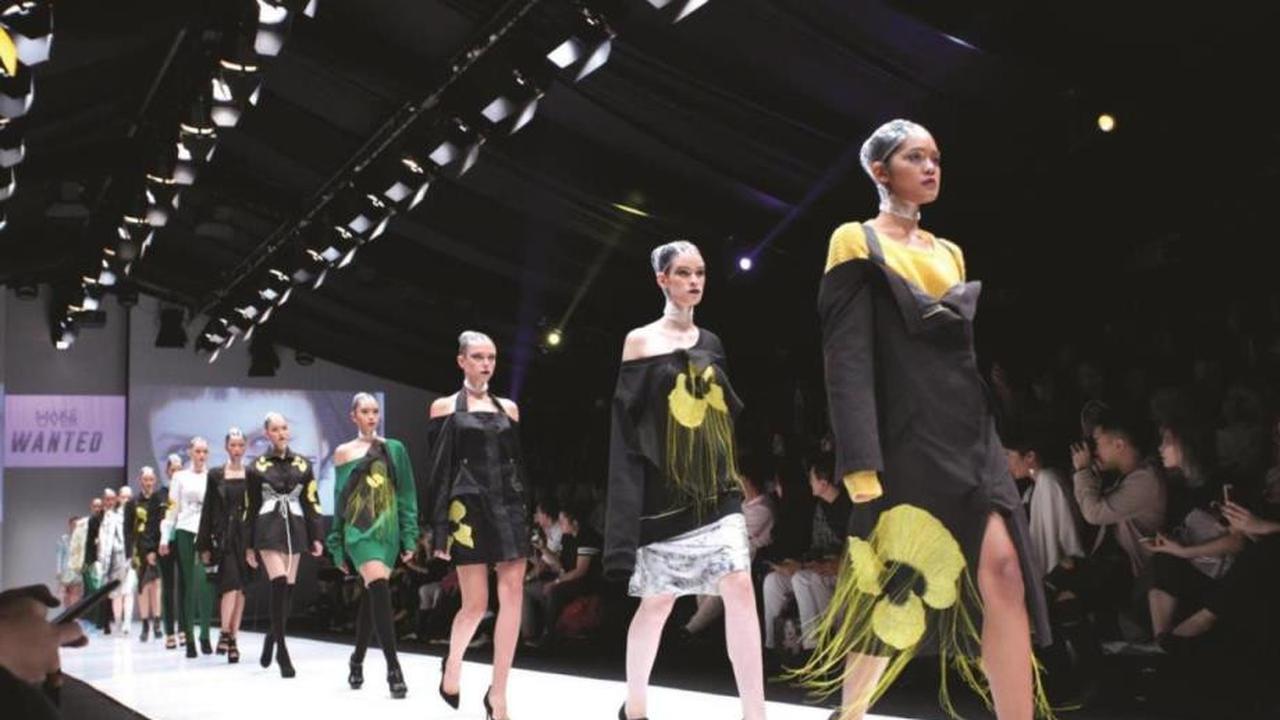 Aksi 3 desainer dengan brand makeup di JFW 2018
