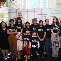 Film Bunda: Kisah Cinta 2 Kodi terinspirasi dari kisah perjalanan hidup seorang pengusaha wanita tangguh, Tika Kartika. Penasaran?