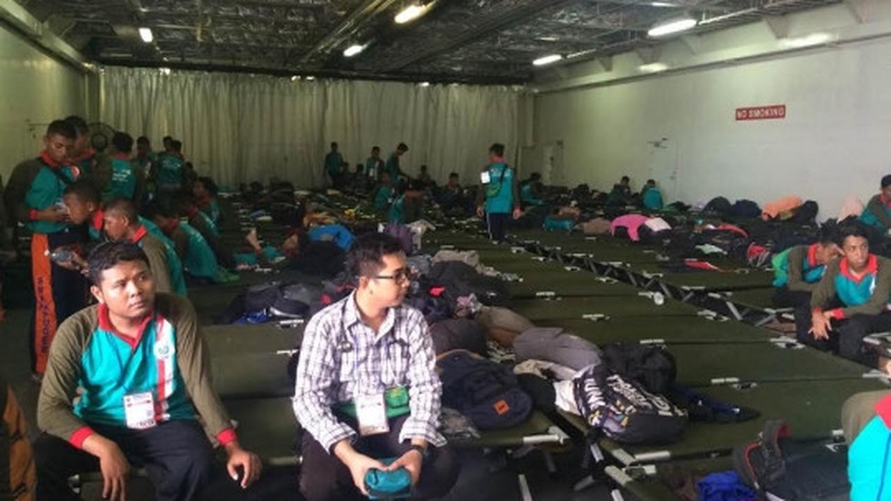 Ribuan santri berlayar naik kapal perang TNI ke Surabaya