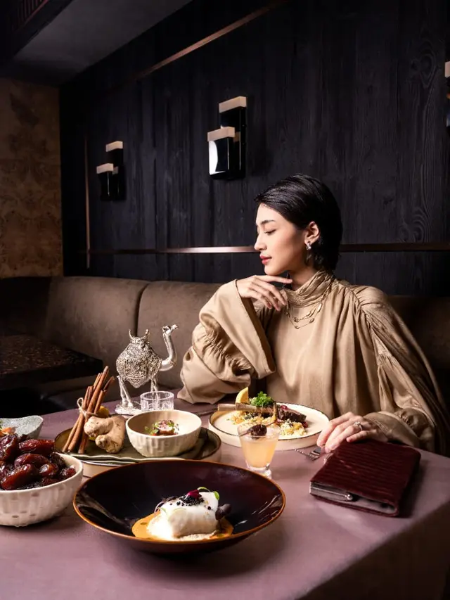 Ilustrasi makan bersama/St. Regis Jakarta