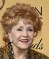 Kabar duka kembali datang, kepergian Carrie Fisher untuk selamanya disusul oleh sang ibu, Debbie Reynolds. Ibunda Carrie meninggal dalam usia 84 tahun, setelah dilarikan ke rumah sakit akibat serangan stroke. (AFP/Bintang.com)