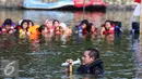 Inspektur upacara memberikan pidato dalam rangka upacara Bendera HUT Kemerdekaan RI ke 71, di Setu Tujuh Muara, Pamulang, Tangerang Selatan, Rabu (17/08). Upacara ini juga bertujuan melestarikan keberadaan setu di Pamulang. (Liputan6.com/Fery Pradolo)