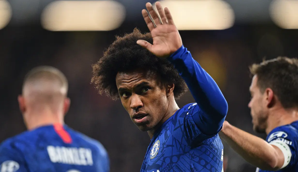 <p>Willian. Chelsea harus mengeluarkan 35,5 juta euro atau setara Rp555 miliar untuk mendatangkan sayap kiri Brasil ini dari Anzhi Makhachkala di awal musim 2013/2014. Usai 7 musim dan tampil dalam 339 laga dengan torehan 63 gol dan 62 assist serta mempersembahkan 2 gelar Premier League, 1 Piala FA, 1 Piala Liga dan 1 gelar Liga Europa, Chelsea justru melepasnya ke Arsenal di awal musim 2020/2021 dengan status bebas transfer saat kontraknya berakhir. (AFP/Glyn Kirk)</p>