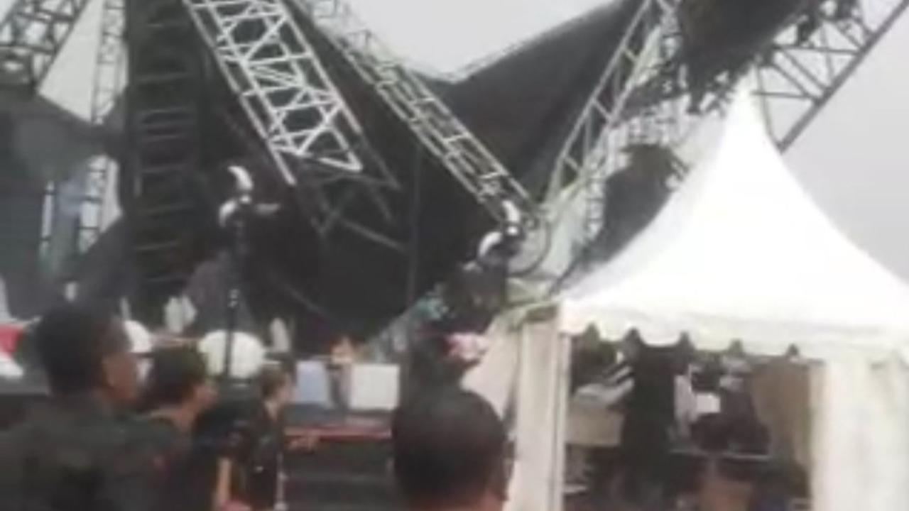 Panggung Kampanye Akbar Airin-Ade di Tangerang Ambruk, Dua Warga Terluka